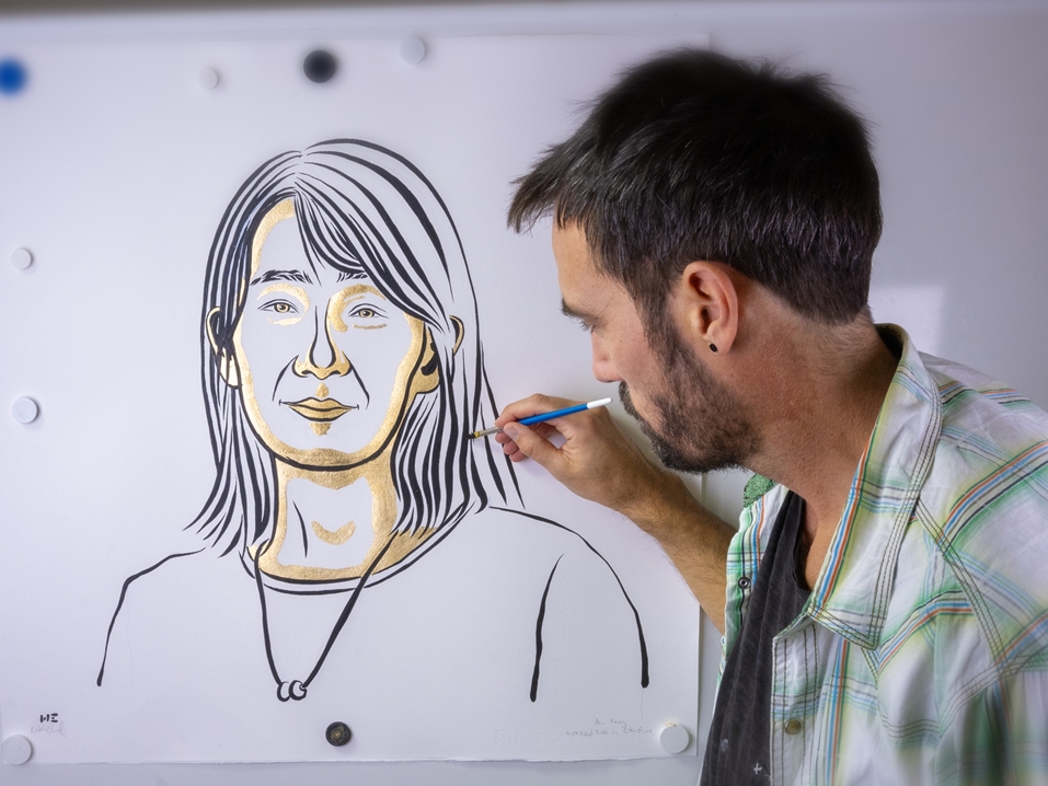 Drawing Han Kang hair during the process, using his technique