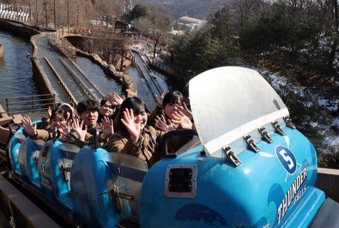 Rollercoaster Thunder Falls to usher in spring