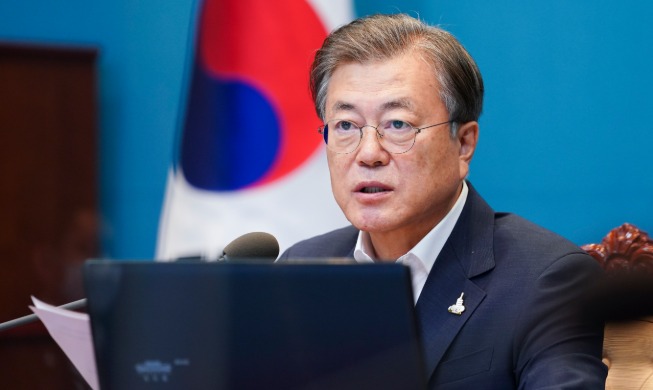 Opening Remarks by President Moon Jae-in at Meeting with His Senior Secretaries