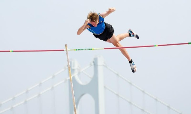 Int'l pole vault tournament begins in Busan