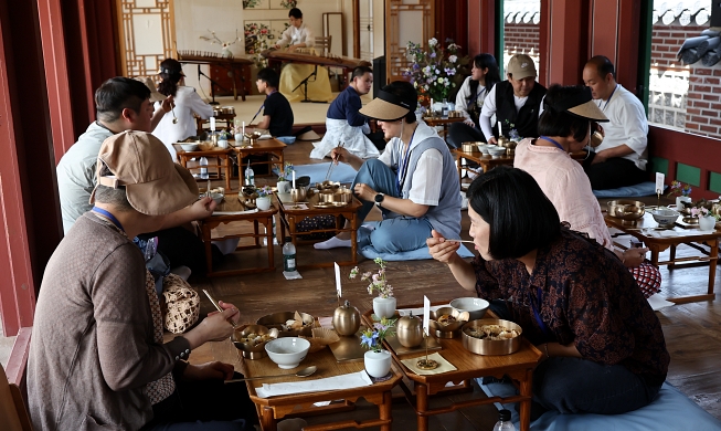 Tasting royal cuisine at Gyeongbokgung Palace