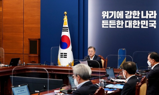 Opening Remarks by President Moon Jae-in at Meeting with His Senior Secretaries