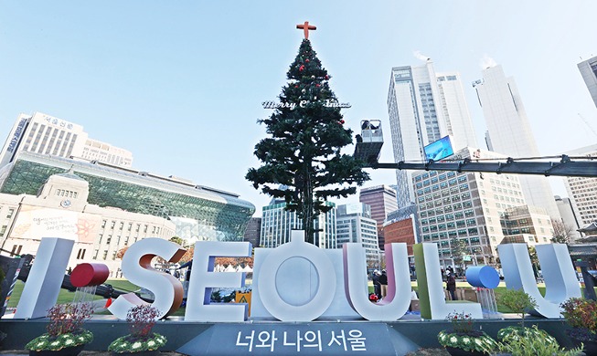 [Korea in photos] Christmas tree appears at Seoul Plaza