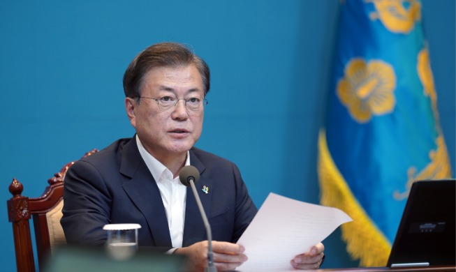 Remarks by President Moon Jae-in at Meeting with His Senior Secretaries