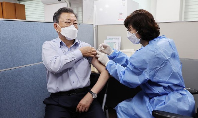 President Moon gets 4th shot of COVID-19 vaccine